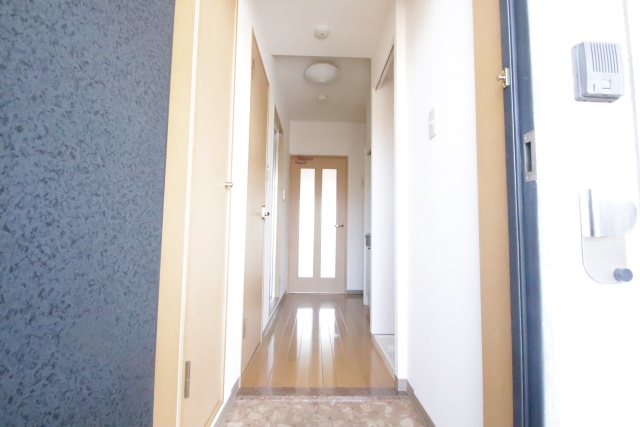 玄関　※他のお部屋の参考写真です