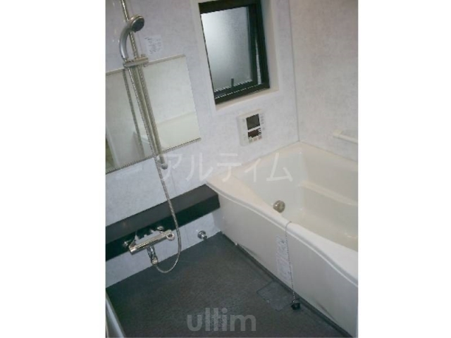 バス・シャワールーム　※別タイプのお部屋の画像です。ご参考までに