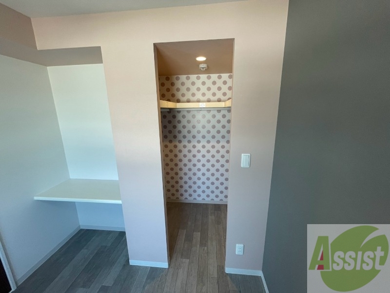 収納　ウォークインクローゼットです。お洋服も沢山入りそうですね。