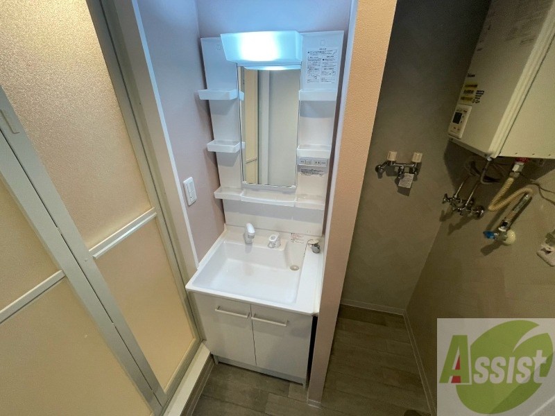 洗面設備　シャンプードレッサー。身支度はここでばっちりです。