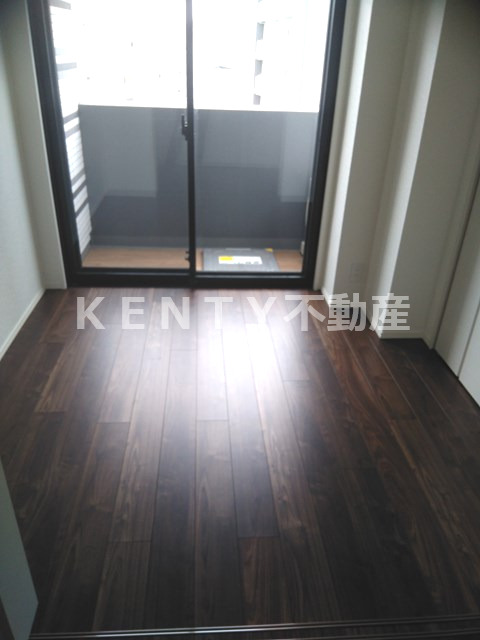 居室・リビング　落ち着いて過ごせるお部屋なので、寝室にいかがでしょうか