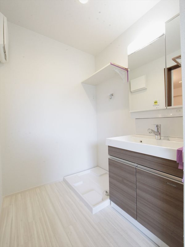 洗面設備　脱衣所　独立洗面台（シャンプードレッサー付き）