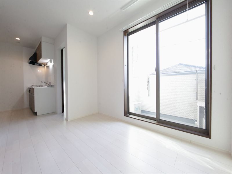 居室・リビング　リビング8.9帖　エアコン完備　バルコニーに面しています