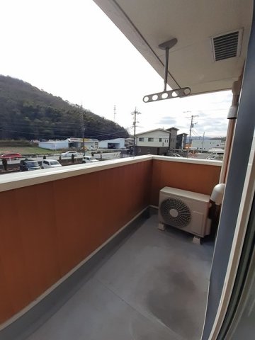 バルコニー　暖かな日差しのふりそそぐバルコニー