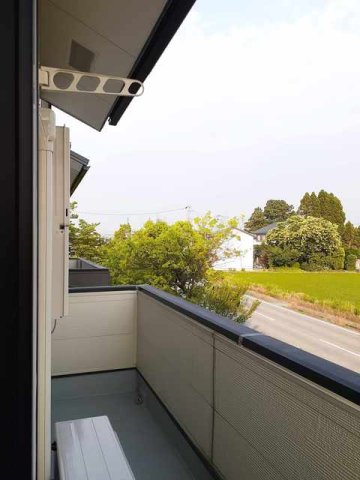 バルコニー　暖かな日差しのふりそそぐバルコニー