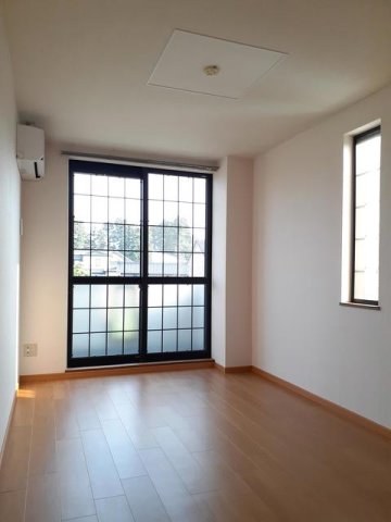 居室・リビング　こちらの居間で趣味の時間をお楽しみください