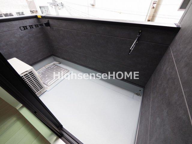 バルコニー　外からの目が気にならないバルコニーで洗濯物が干せます