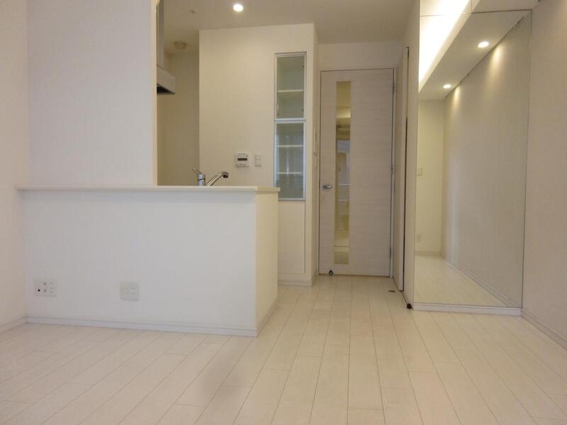 居室・リビング　ピッカピカフローリング明るいお部屋ですよ