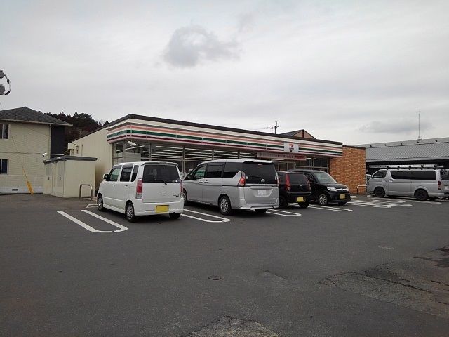 コンビニ　セブンイレブン日田天神店（コンビニ）まで590m