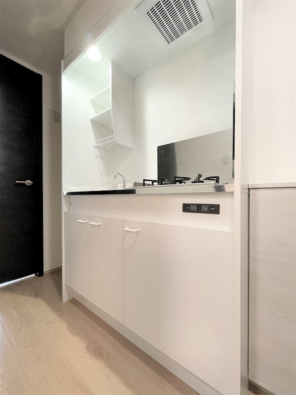 キッチン　ガス台付きで直ぐに調理が始められます。