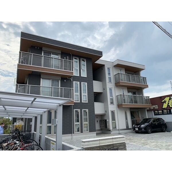 建物外観　宅配BOX付きで不在時も安心！