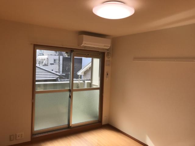 居室・リビング　室内