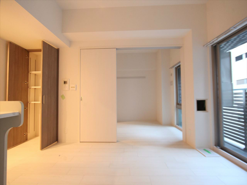 バルコニー　LDK10.2帖　洋室5帖とつなげても仕切っても使えます