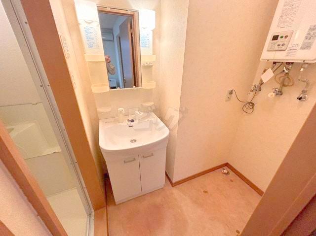 洗面設備　朝の身支度に便利な洗面台です♪