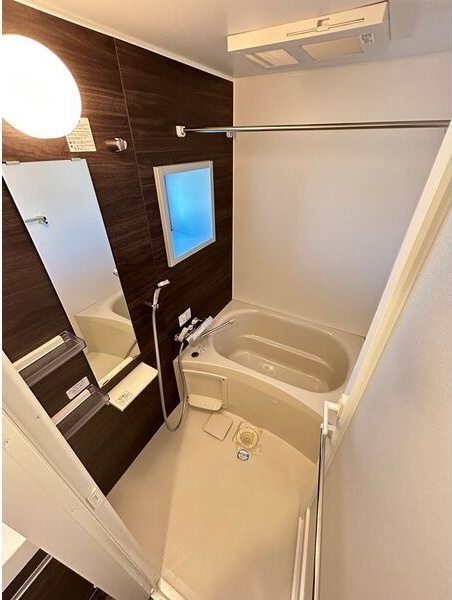 バス・シャワールーム　※写真は同じマンションの違う部屋のものになります。