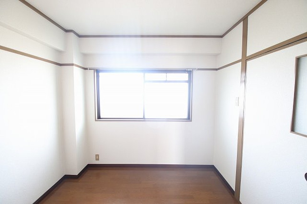 その他部屋・スペース　広くて明るい寝室