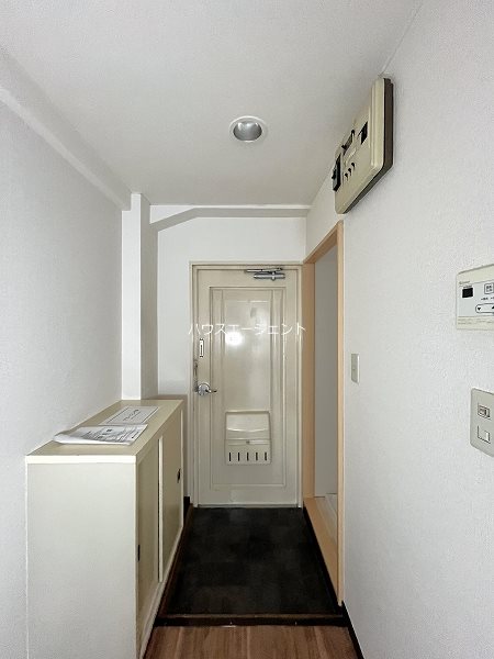 玄関　靴箱完備しております。