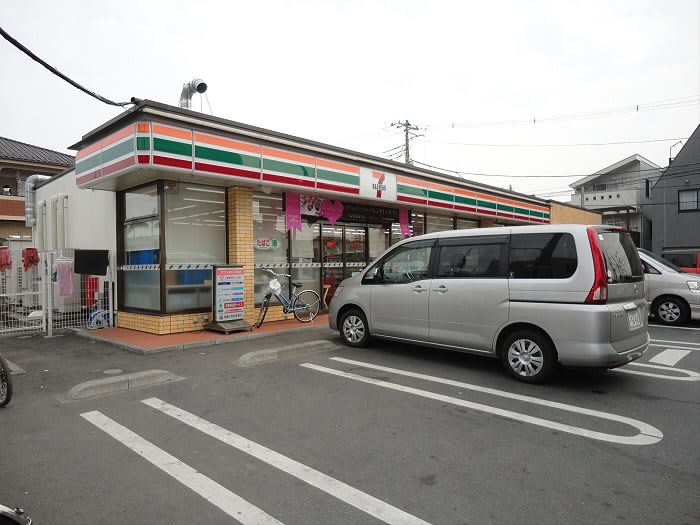 コンビニ　セブンイレブン（コンビニ）まで300m