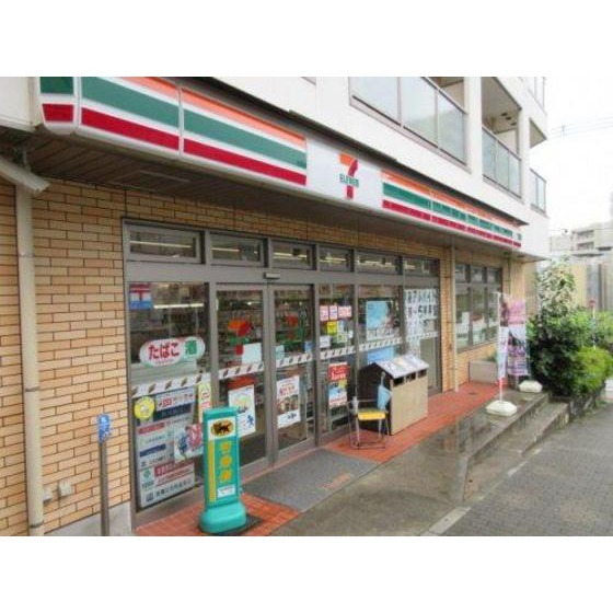コンビニ　セブンイレブン横浜富岡西１丁目店（コンビニ）まで811m