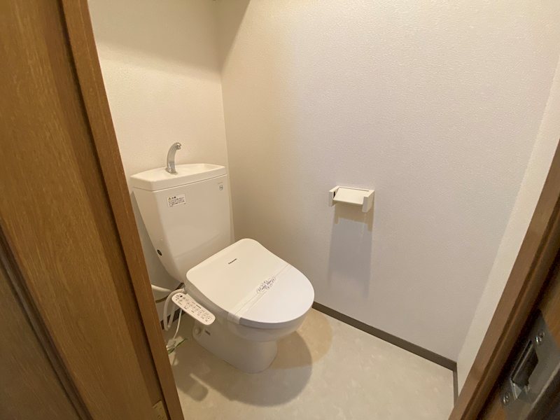 トイレ　掲載写真は同タイプ参考写真です。実際のお部屋とは内装・設備が