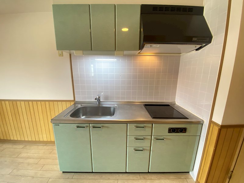 キッチン　掲載写真は同タイプ参考写真です。実際のお部屋とは内装・設備が