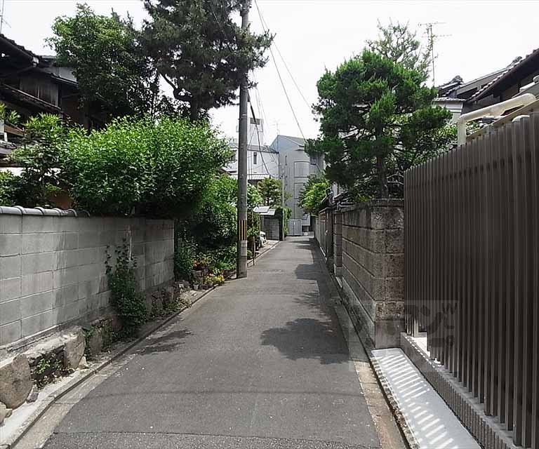 その他　前面道路です。