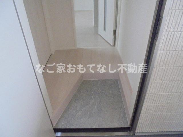 玄関　※写真は別号室