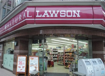 コンビニ　ナチュラルローソン 新橋六丁目店（コンビニ）まで198m