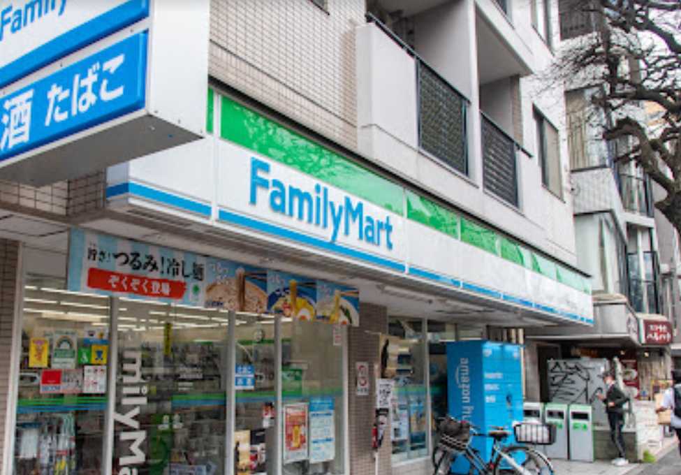 コンビニ　ファミリーマート 上馬交差点前店（コンビニ）まで299m