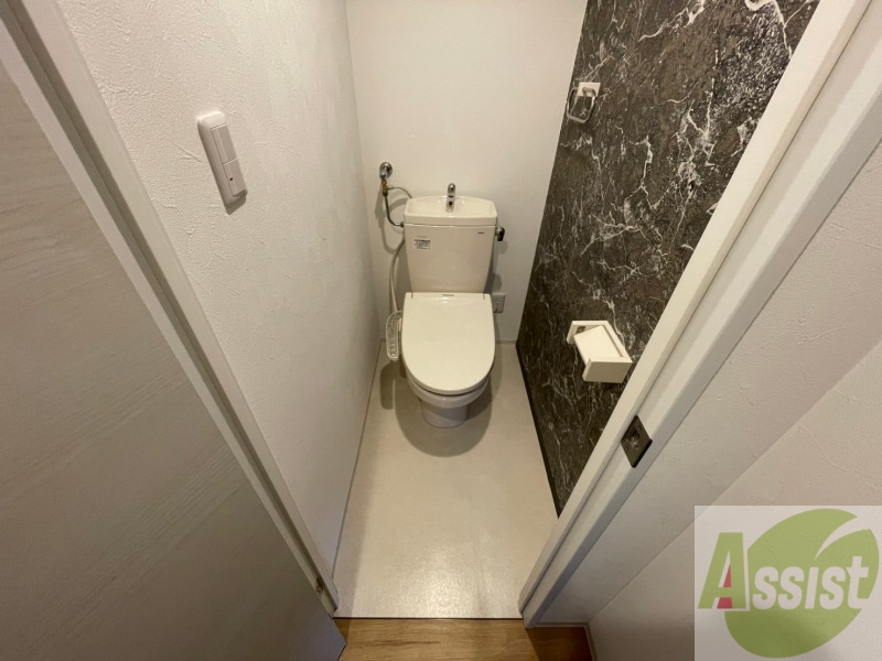 トイレ　ウォシュレット機能がついたトイレです。安心して使用できます。