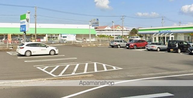 コンビニ　ファミリーマート（コンビニ）まで3214m