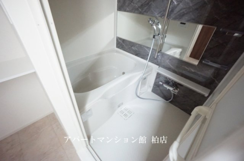 バス・シャワールーム　同施工会社、同型タイプです