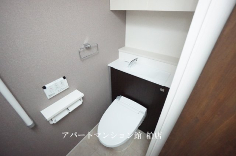 トイレ　同施工会社、同型タイプです