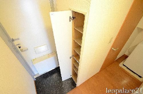 レオパレスコンフォートの玄関写真