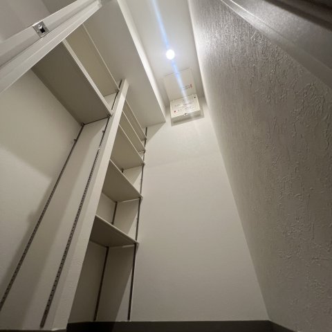 フォンターナ名昭の内装写真