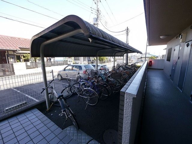 西武狭山線 下山口駅 徒歩5分 3階建 築31年の外観写真