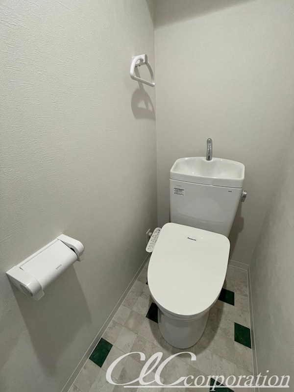 都営新宿線 瑞江駅 徒歩20分 3階建 築35年のトイレ写真