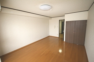 居室・リビング　照明器具も付いてます！