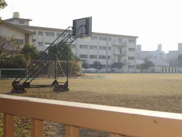 中学校　北九州市立穴生中学校（中学校）まで1245m