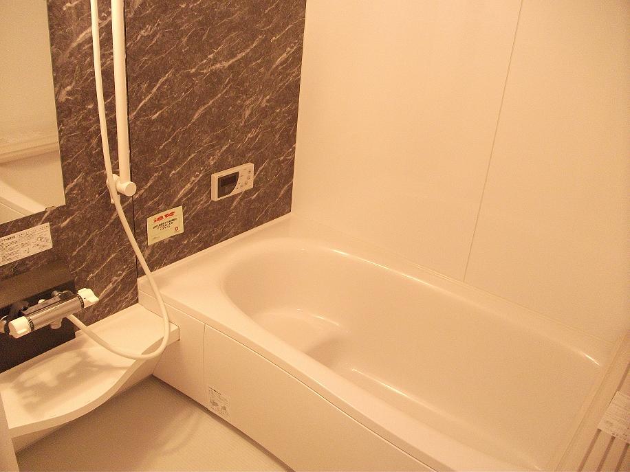 バス・シャワールーム　同タイプ物件の内観イメージです。