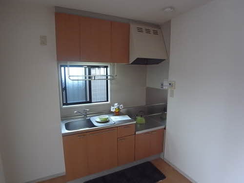 キッチン　窓があり明るいですね