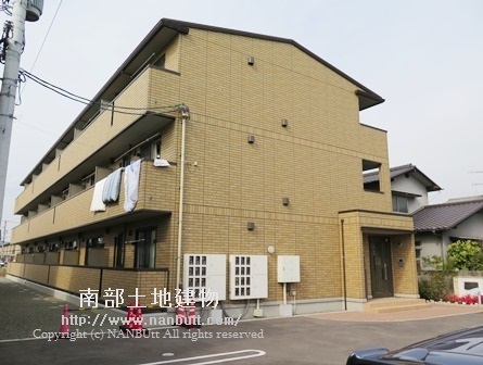 建物外観　2012年3月築の軽量鉄骨造☆