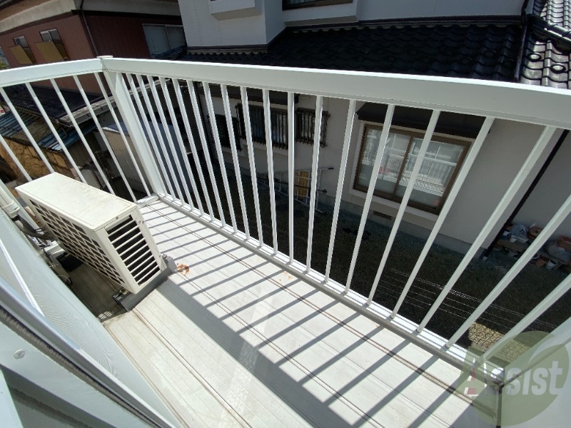 バルコニー　バルコニーは陽当たり良好で、洗濯物も乾きやすいですね