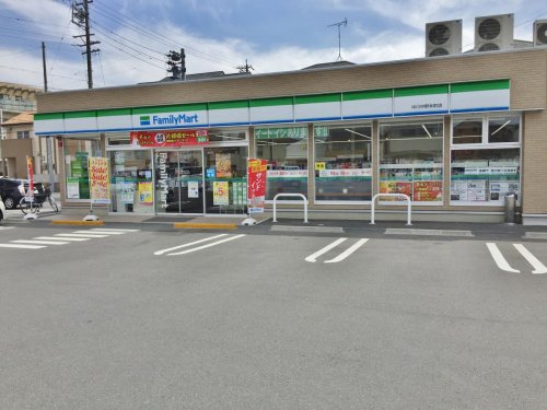 コンビニ　ファミリーマート 中川中野本町店（コンビニ）まで558m