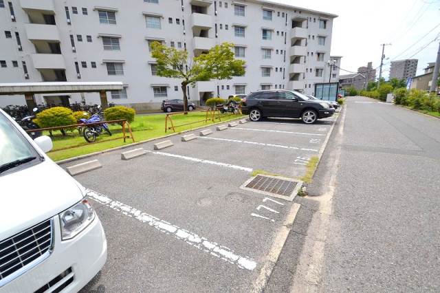 【広島市西区井口明神のマンションの駐車場】