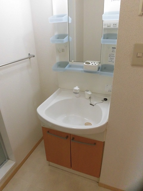 洗面設備　シャワー付き洗面台