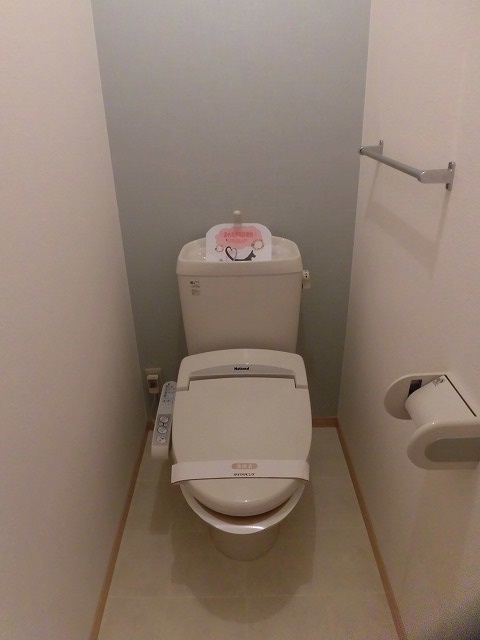 トイレ　温水洗浄便座機能付き