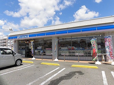 コンビニ　ローソン高知北久保店（コンビニ）まで420m