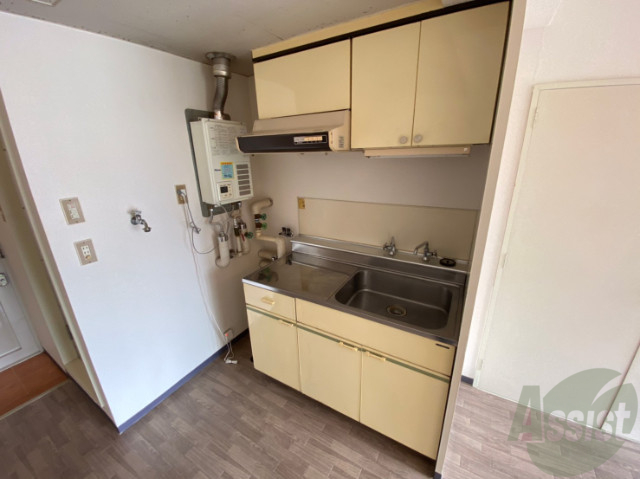 キッチン　キッチンはこちらです。流しが広くて使いやすそうです。