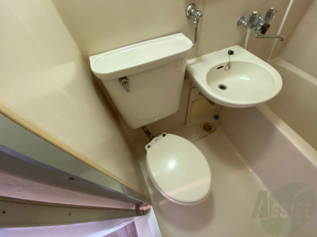 トイレ　こちらはトイレです。清潔感があり、安心して使用できます。